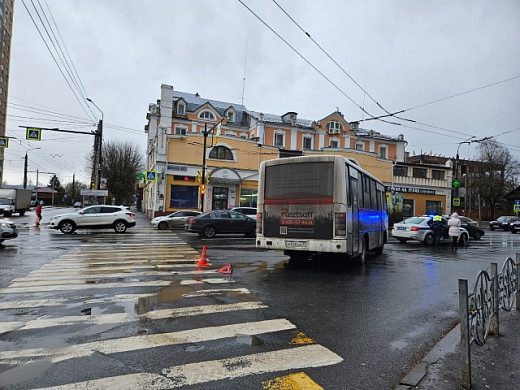 В Иванове водитель автобуса сбил женщину на «зебре»